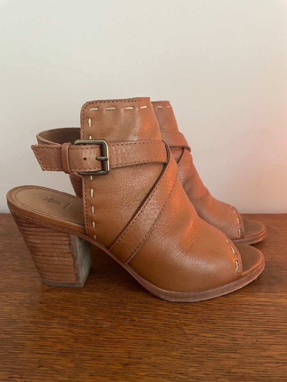 Frye Dani Pickstitch Shield Bootie Whiskey Leather Buckle Strap Heel Size 8.5B